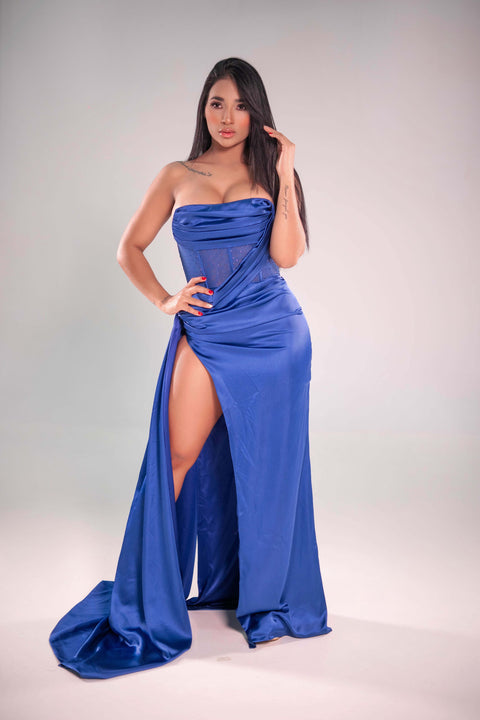 VESTIDO DE GALA CON COLA